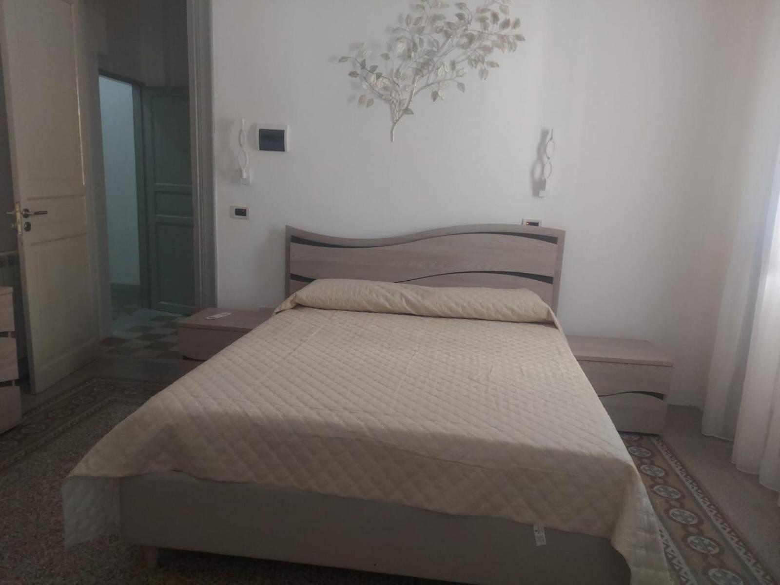 Guest House Lamphotel Militello Palermo Bagian luar foto