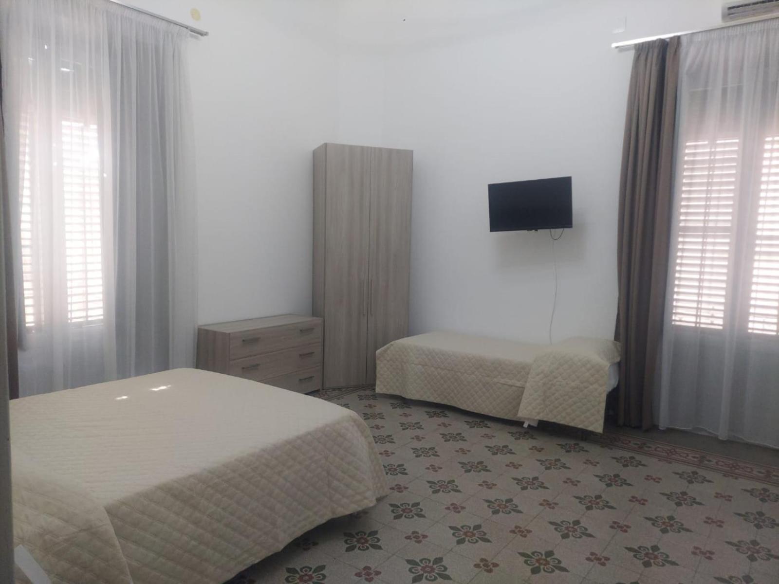 Guest House Lamphotel Militello Palermo Bagian luar foto