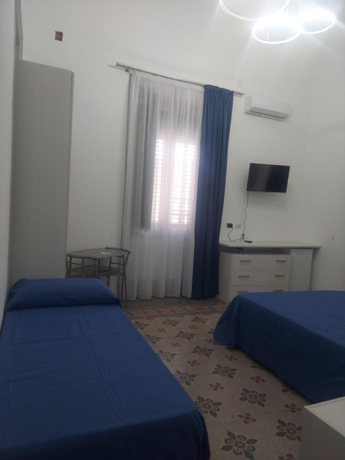Guest House Lamphotel Militello Palermo Bagian luar foto