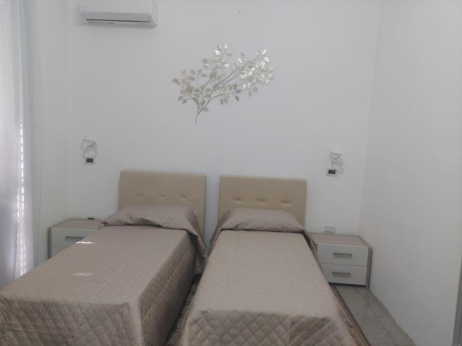 Guest House Lamphotel Militello Palermo Bagian luar foto