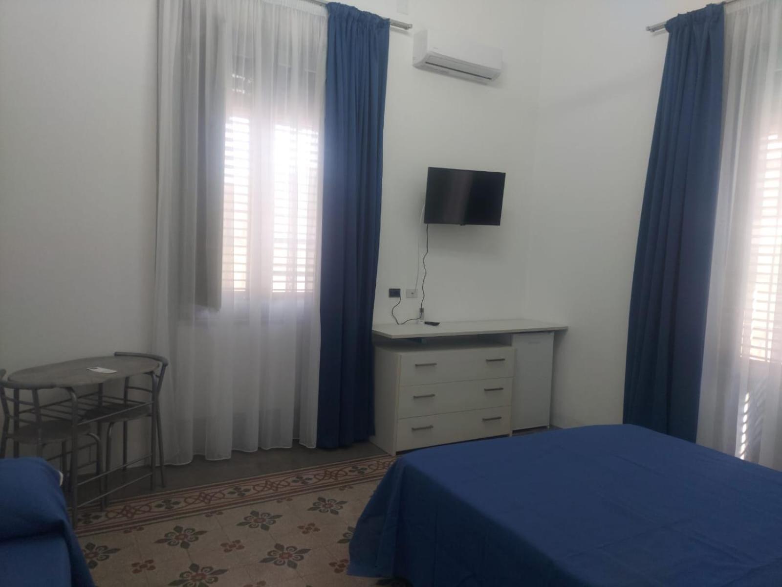 Guest House Lamphotel Militello Palermo Bagian luar foto