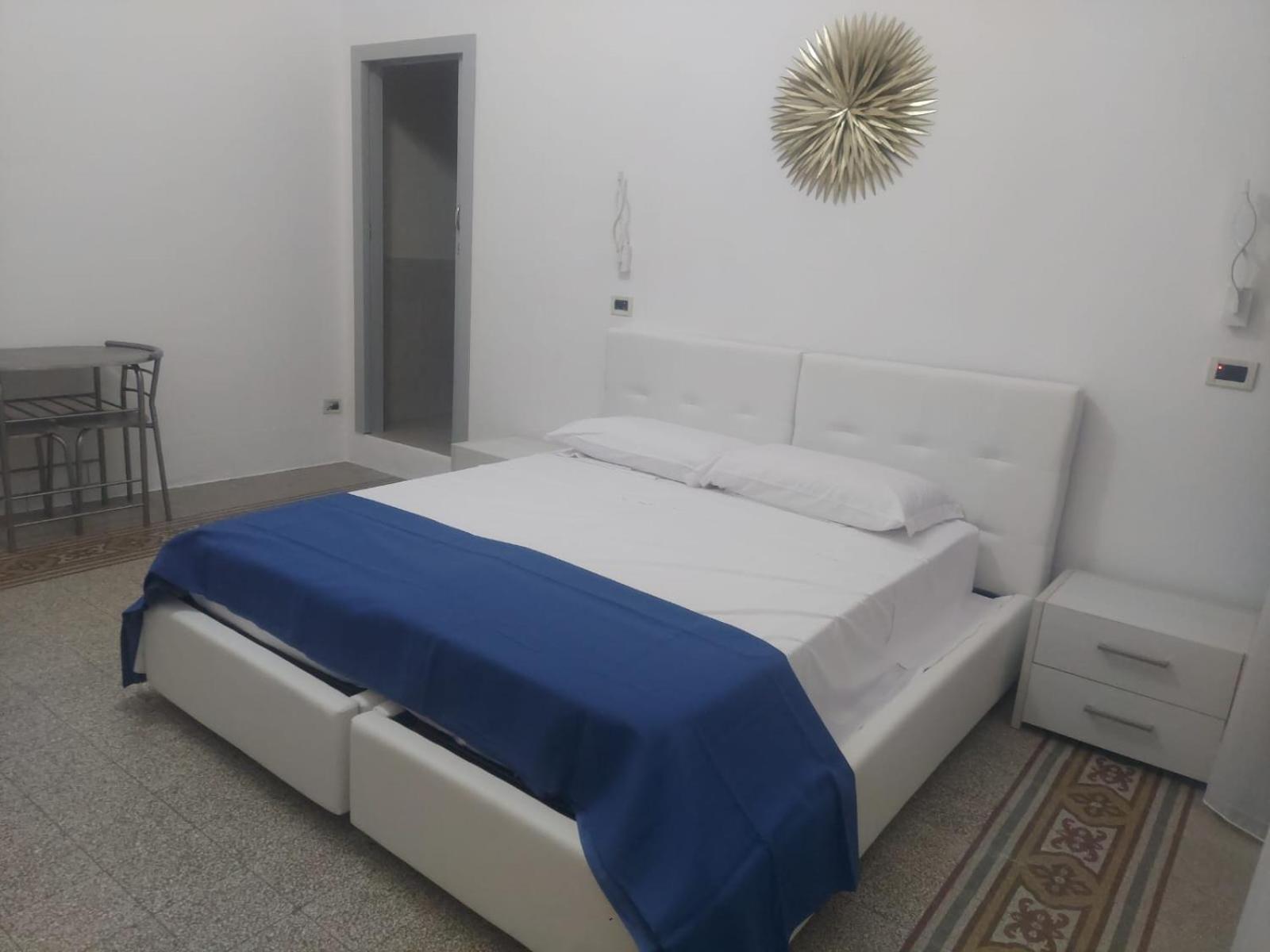Guest House Lamphotel Militello Palermo Bagian luar foto